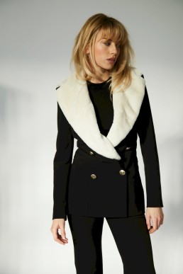 uma thurman blazer udoit colección 2023