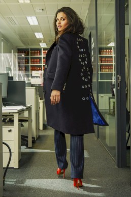 catherine zeta-jones abrigo udoit colección 2023