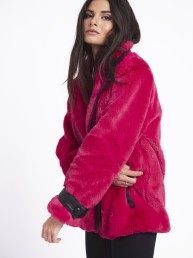 hally berry abrigo udoit colección 2023
