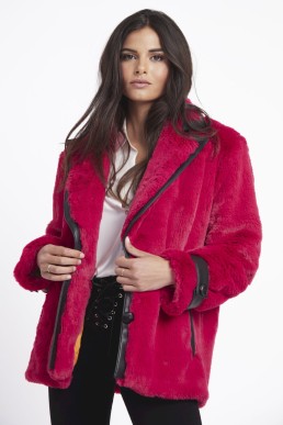 hally berry abrigo udoit colección 2023